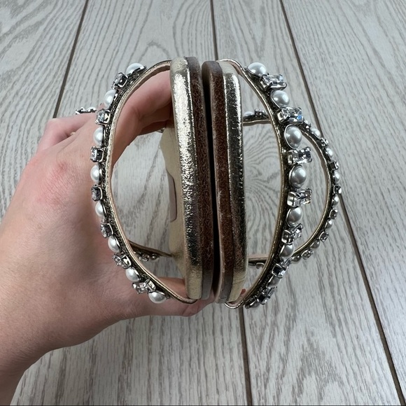 Stuart Weitzman Aleena Shine Pearl & Gem Embellished Flat Sandals 9 Platino $450 - Picture 4 of 11